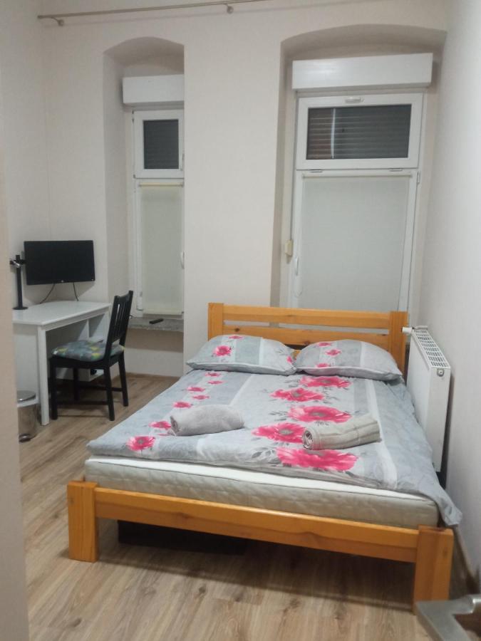 Nighthost- Trzebnicka 84 Apartment Wroclaw Ngoại thất bức ảnh